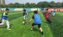 爱看足球赛的爸爸