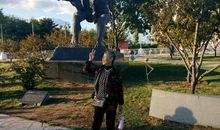 那渐渐老去的身影