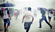 没伞的孩子要努力奔跑