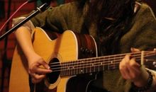 我是一个爱弹琴的孩子