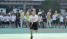 激烈的迎面接力