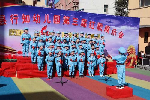 参加聚会唱歌