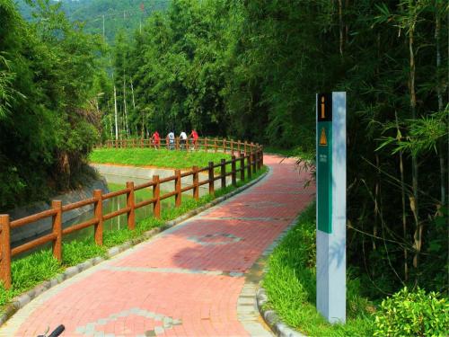 风情格林威
