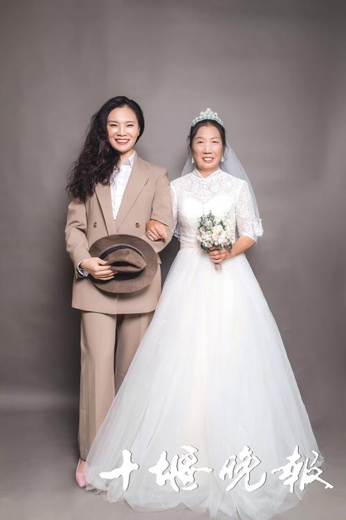 母亲的结婚照