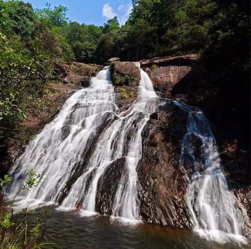 我在山stream间漫步