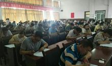 气氛紧张的考场