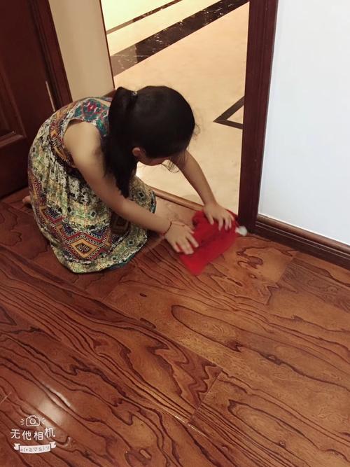 我和妈妈擦地板