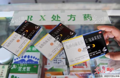 我的室友“白色和黑色”
