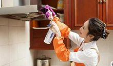 擦油烟机的大爷