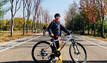 我的课余爱好是骑自行车