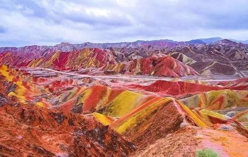 陆地上的彩虹