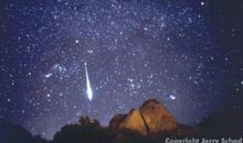 她的眼里有流星划过