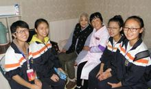 春天我们走进敬老院