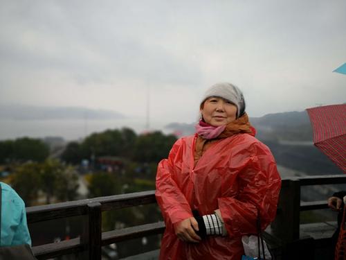 雨中的三峡大坝