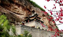 大佛寺的白云湖