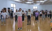 沙漠里的舞蹈排练