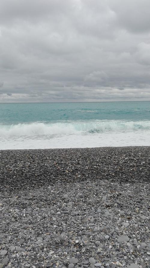 看着海边的雨