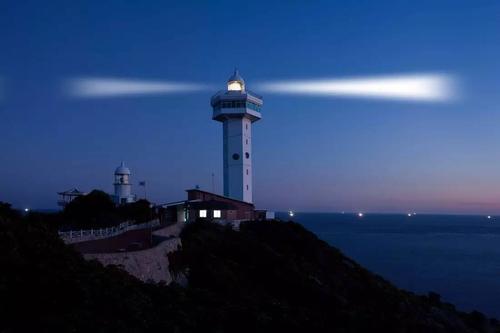 夜晚的灯塔
