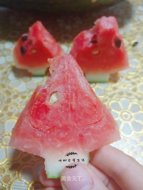 熟练吃西瓜