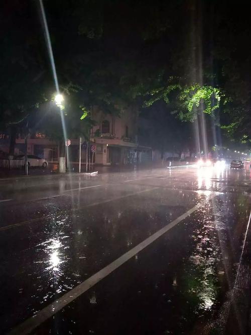 晚上下雨