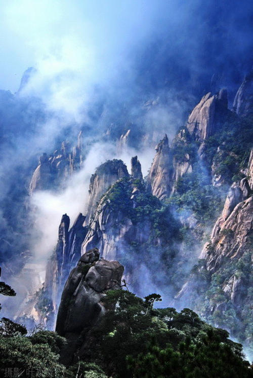 云雾中的三清山