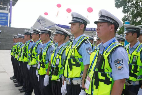 向交警大叔致敬