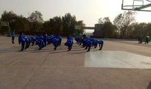 “热闹”的体育课