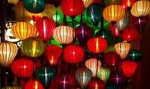 那个撑船的小女孩