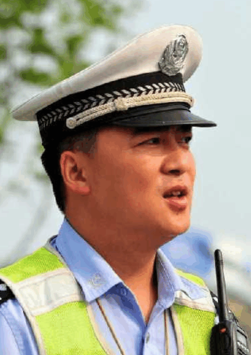 掌声交警大叔