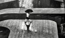 雨天里头顶上的一把伞