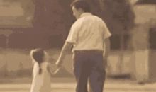 成长的路上，父亲牵着我的手