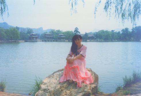 春天在湖边