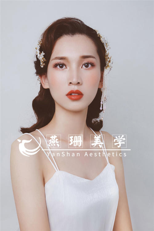 不同的黑发