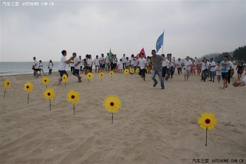 在海滩上寻宝