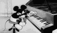 弹钢琴是件很简单的事