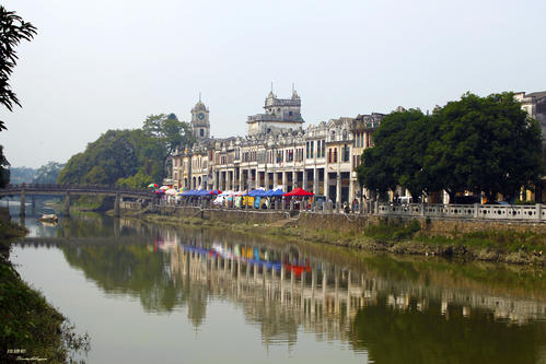 国庆节在河两岸