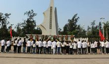 祭扫革命烈士陵园