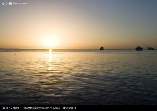 日落时海洋