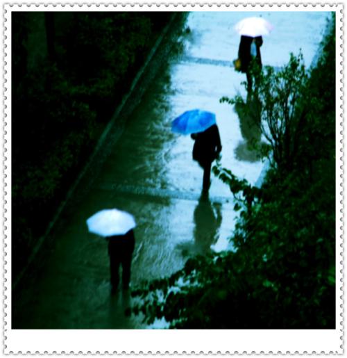 听着，雨声