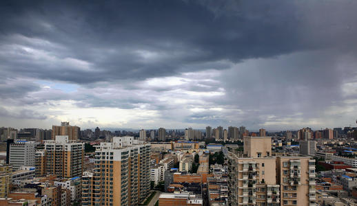 暴雨来了