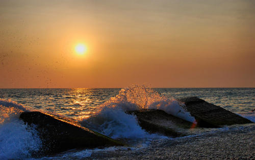 夕阳下的大海
