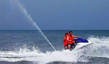 第一次坐摩托艇