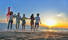 愉快的海边游玩