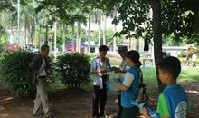 我帮交警叔叔发宣传单