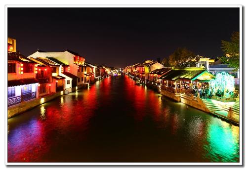 夜游在运河上