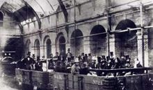 那张泛黄的老照片