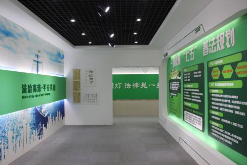 参观青少年法律教育中心