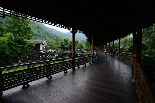 风雨走廊