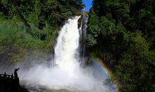 美丽的彩虹瀑布