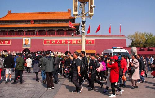 我是导游，带领团队去天安门广场